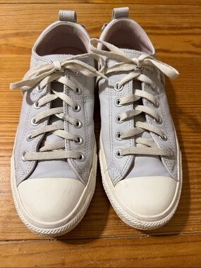 Converse Low-Top Sneakers, dove gray w/back bow detail, size 9.5